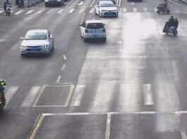The Nanjinger - Man Cut by Chainsaw gets Police Escort Clearing Traffic to Hospital in Xuzhou