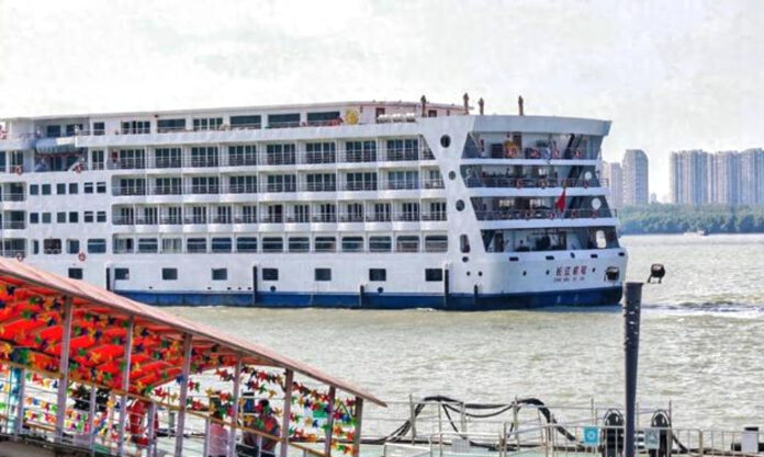 The Nanjinger - Nanjing-Wuhan Cruise Line Launched; Yes, there’s a Swimming Pool!