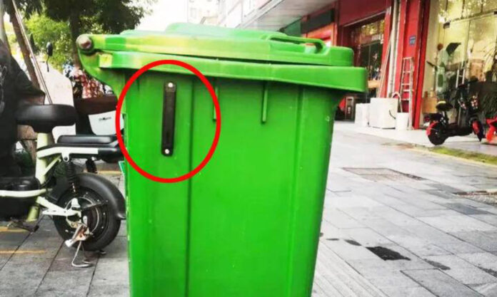 The Nanjinger - Chip Equipped Smart Rubbish Bins for Restaurant Waste Enter Service in Nantong