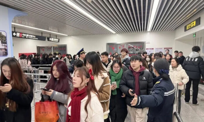 The Nanjinger - Changzhou Metro Trains Run until 01-55 for New Year for Record Passenger Numbers