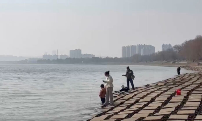 The Nanjinger - Water Levels of Yangtze in Nanjing Close to Lowest in History