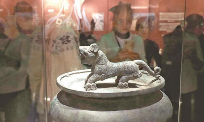 The Nanjinger - Xuzhou Museum Draws in Crowds to See Artefacts from Civilisation Questioned as Alien