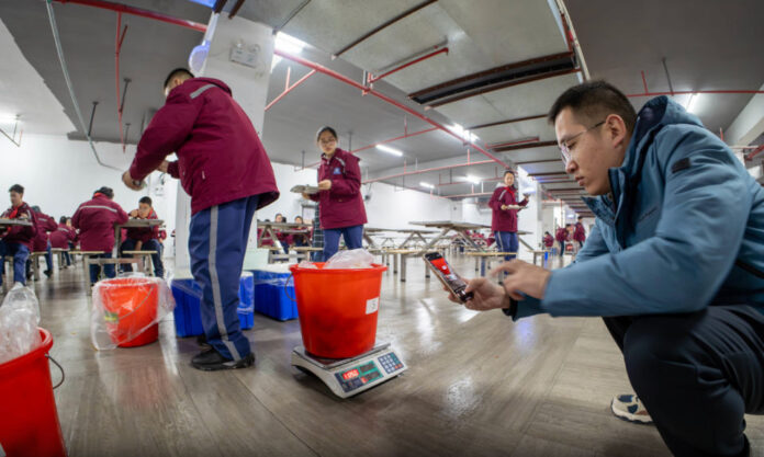The Nanjinger - Nanjing Middle Schools Students made to Weigh their Leftovers to Cut down on Waste