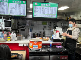 The Nanjinger - Nanjing Restaurant Owner wants to Give Soldiers Free Means, But Completely Fails!