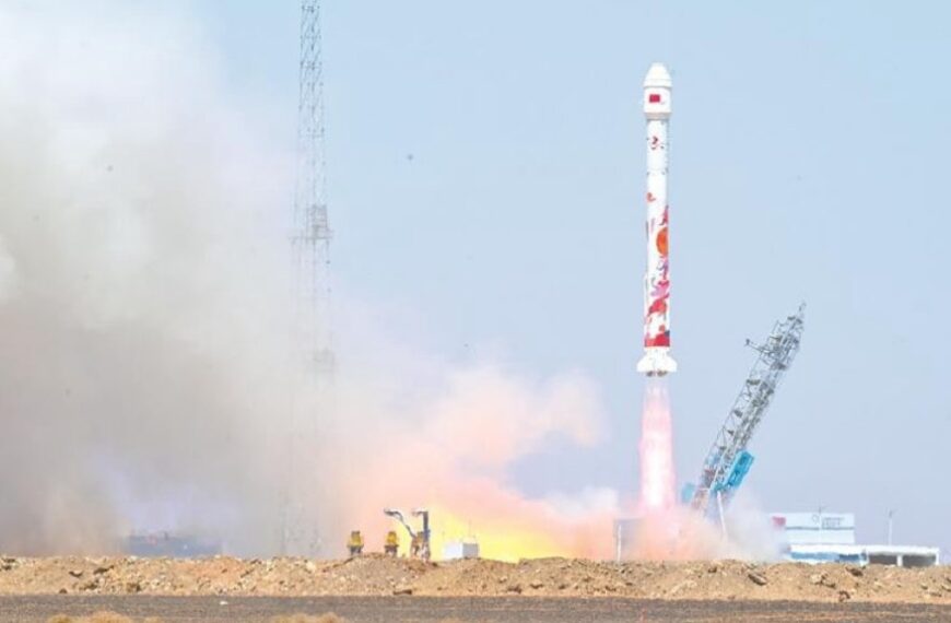 The Nanjinger - Cryogenic Liquid Fueled Rocket Launches 6 Satellites into Earth Orbit out of Wuxi
