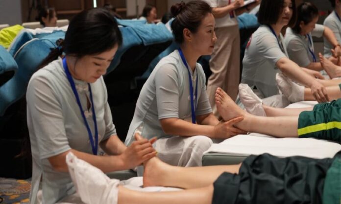 The Nanjinger - Sanitation Workers are Test Subjects for Foot Massage Competition Held in Yangzhou