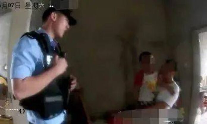 The Nanjinger - Police Arrive in the Nick of Time as 3 Year Old in Yancheng Climbs out 7F Window