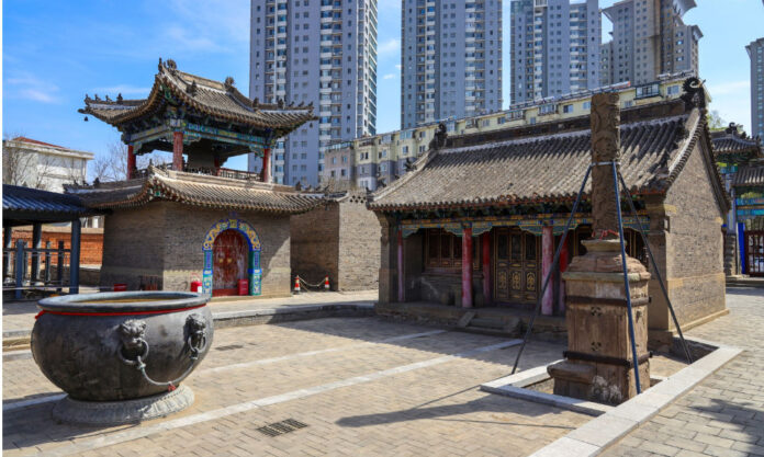 The Nanjinger - Chaoyang; Towers, Fossils and the Old Corridor