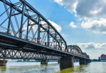 The Nanjinger - Dandong; ¥30 Buys a Long Look across the Yalu at North Korea