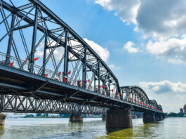 The Nanjinger - Dandong; ¥30 Buys a Long Look across the Yalu at North Korea