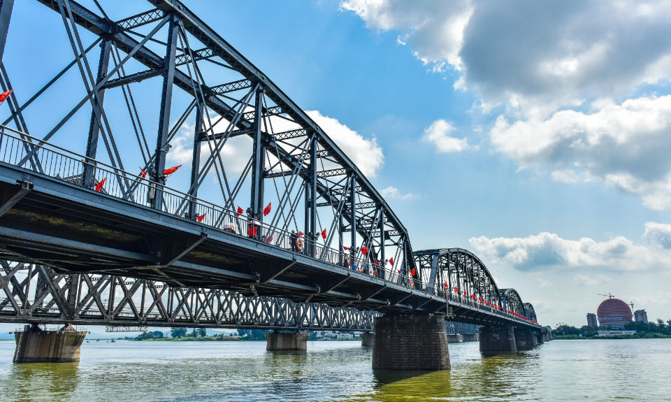 The Nanjinger - Dandong; ¥30 Buys a Long Look across the Yalu at North Korea