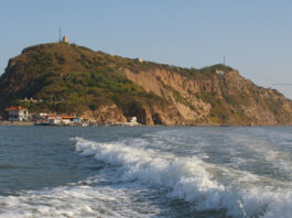 The Nanjinger - Jinzhou; the Lure of Tides, Temples and a Vanishing Bridge