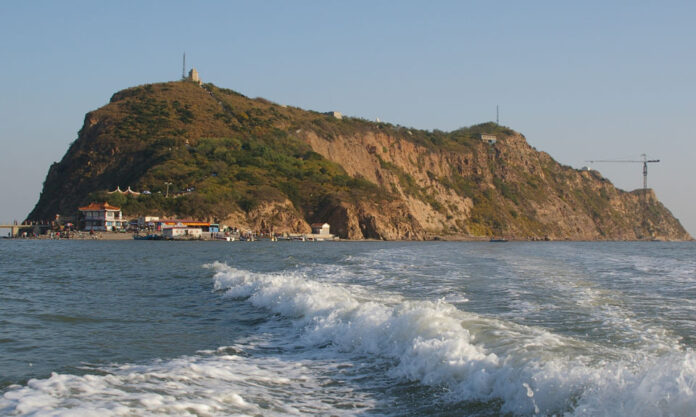 The Nanjinger - Jinzhou; the Lure of Tides, Temples and a Vanishing Bridge