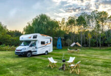 The Nanjinger - Car-Bed Campers Turn Hotel Car Parks into Free Showers and Toilets