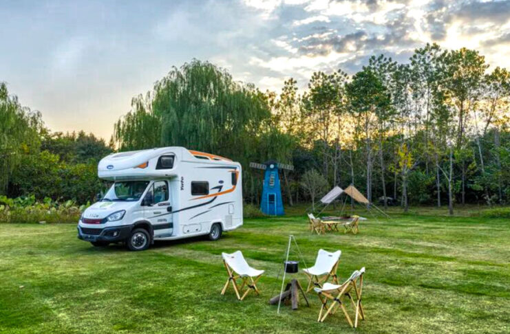The Nanjinger - Car-Bed Campers Turn Hotel Car Parks into Free Showers and Toilets