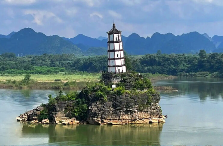 The Nanjinger - Chongzuo; the Border City of Sugar, Rock Paintings and a 100,000-Year-Old Jaw