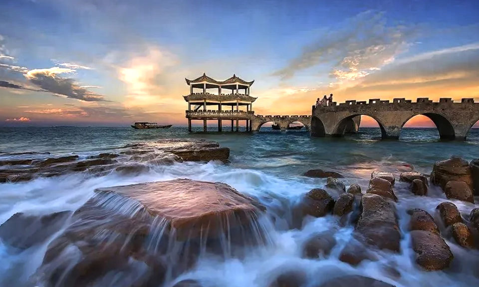 The Nanjinger - Fangchenggang; the Defence City of Border Patrols, Ore Ships and Reactors