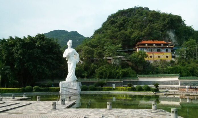 The Nanjinger - Hechi; the Karst City that Grows More Silkworm Cocoons than Any Other