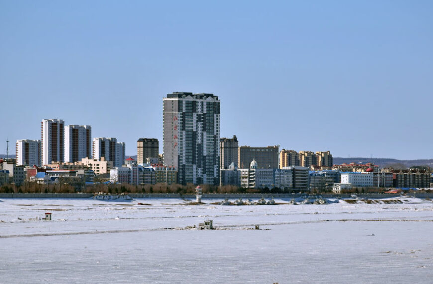 The Nanjinger - Heihe; the City where the Line that Divides China's Population BeginsThe Nanjinger - Heihe; the City where the Line that Divides China's Population Begins