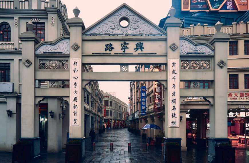 The Nanjinger - Nanning; the Frontier City Razed in 1076 and Now Host to the ASEAN Expo