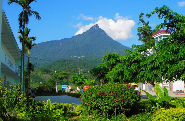 The Nanjinger - Wuzhishan; Hainan's Mountain City, Renamed because Letters Could Not Find It